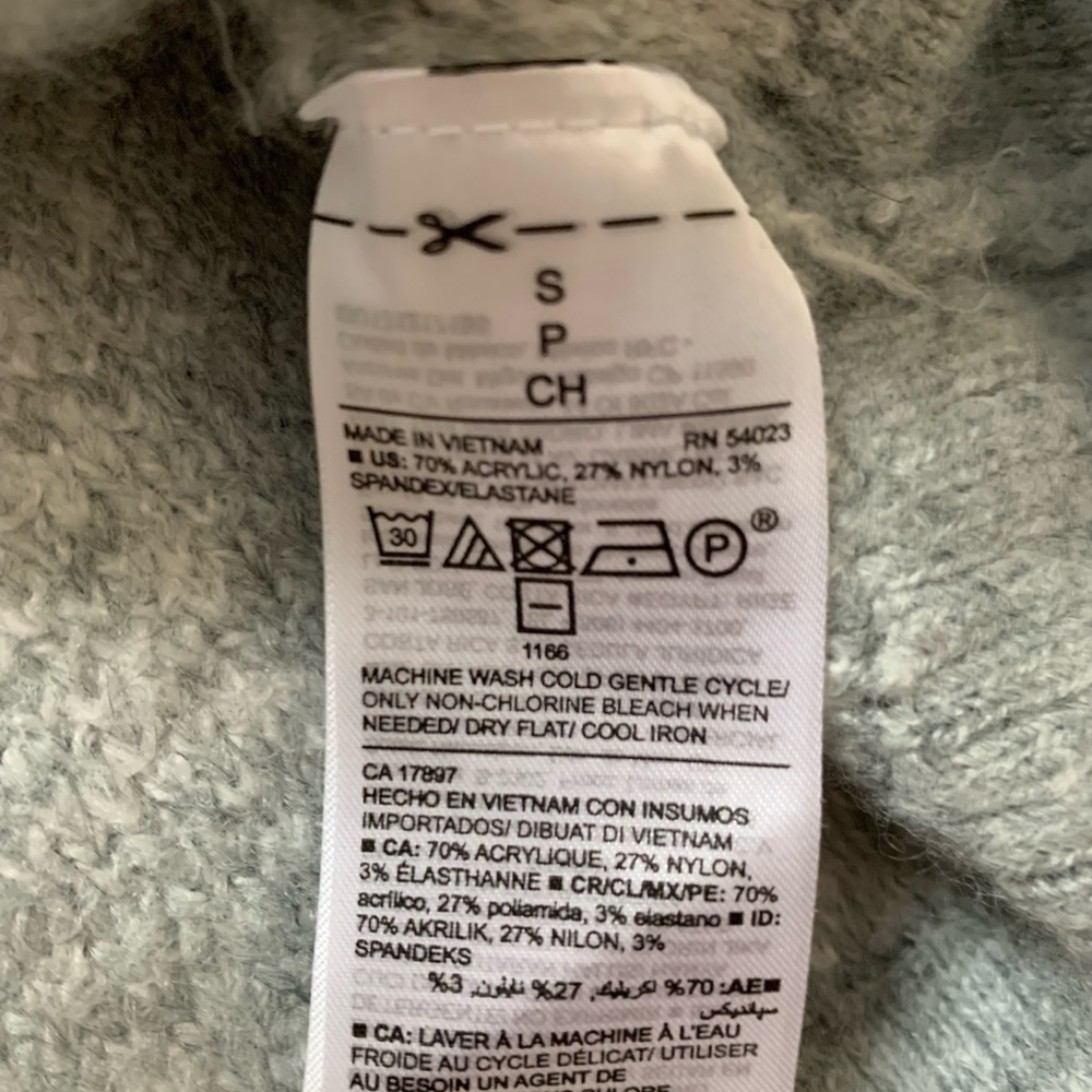 D O N A T E D 
Old Navy sweater size small 🩶 - Picture 7 of 7